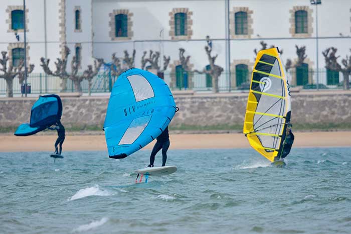 Cursos de wingfoil en Laredo Cantabria